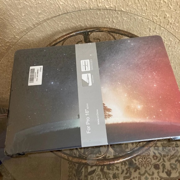 MacBook Pro 16” Case - Picture 2 of 3
